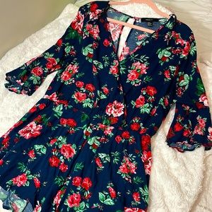 Forever 21+ romper, blue with roses. size: 2X 🌸